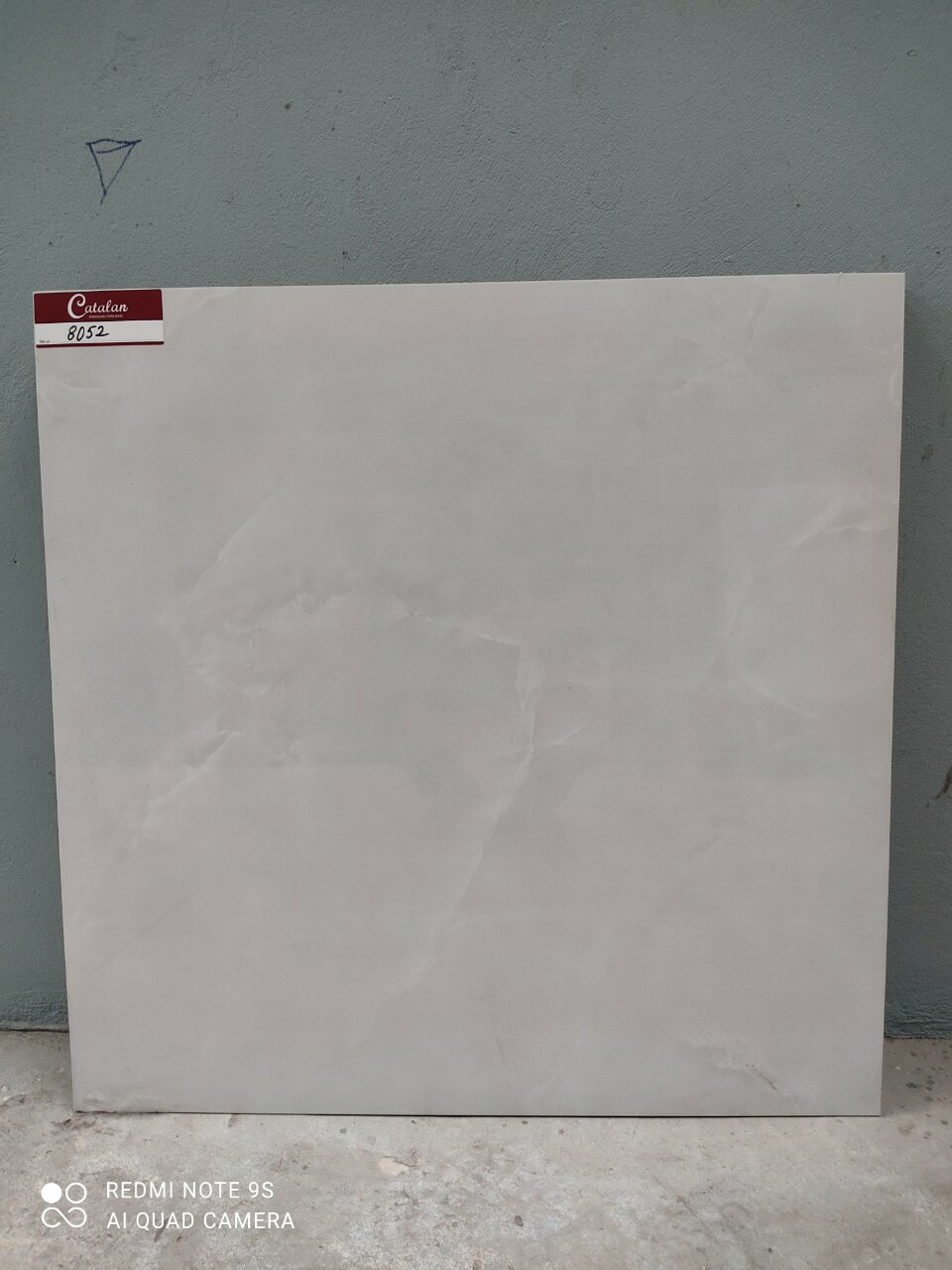mẫu Gạch lát nền Catalan 80x80 8052 chụp thực tế tại showroom Tâm Anh