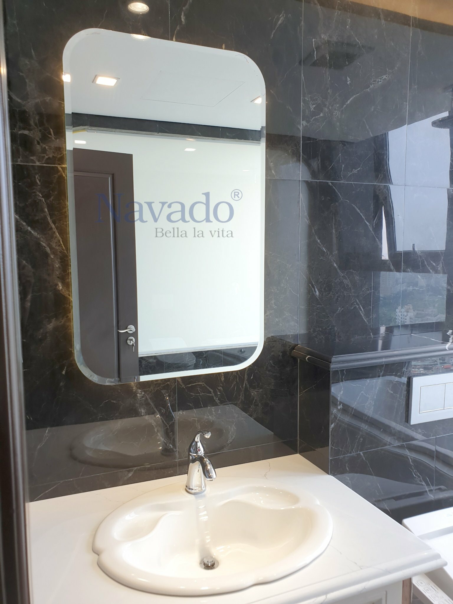 Gương phòng tắm Navado NAV102A 50x70 cm