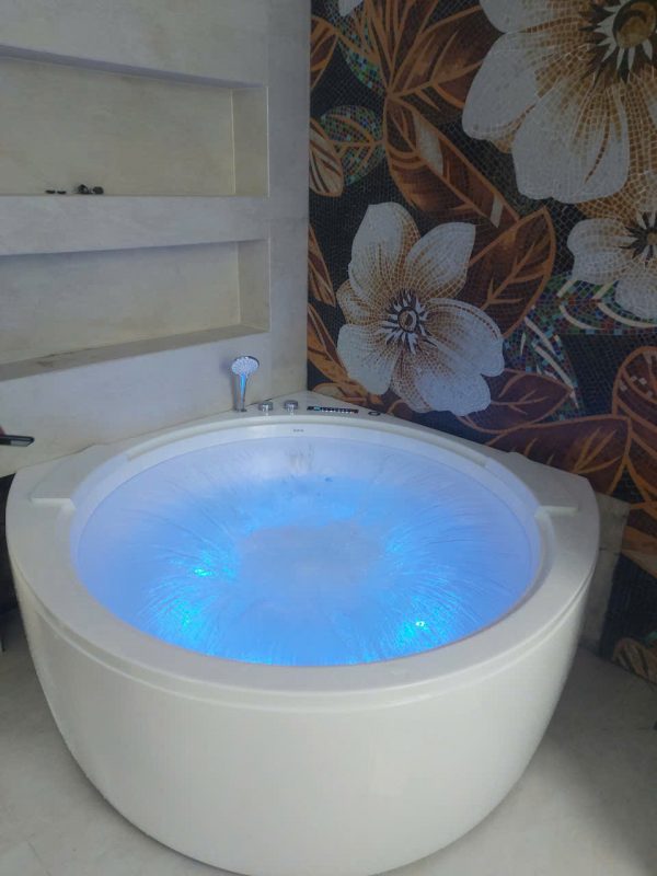 Bồn tắm massage BossTani BT-2506251 tích hợp đèn loa Bluetooth cảm ứng cho bạn hoà mình vào âm thanh thư giãn
