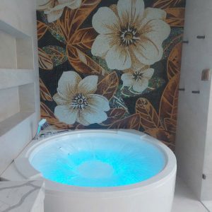 Hệ thống sục massage thủy lực: Các tia nước mạnh mẽ xoáy sâu, hỗ trợ giảm căng cơ, tăng tuần hoàn và phục hồi năng lượng.